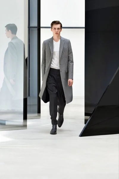 Look 19